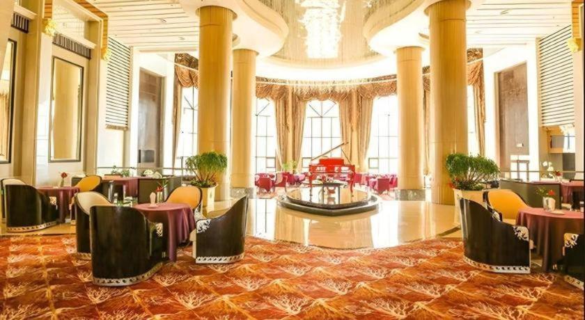 Country Garden Phoenix Hotel שניאנג מראה חיצוני תמונה