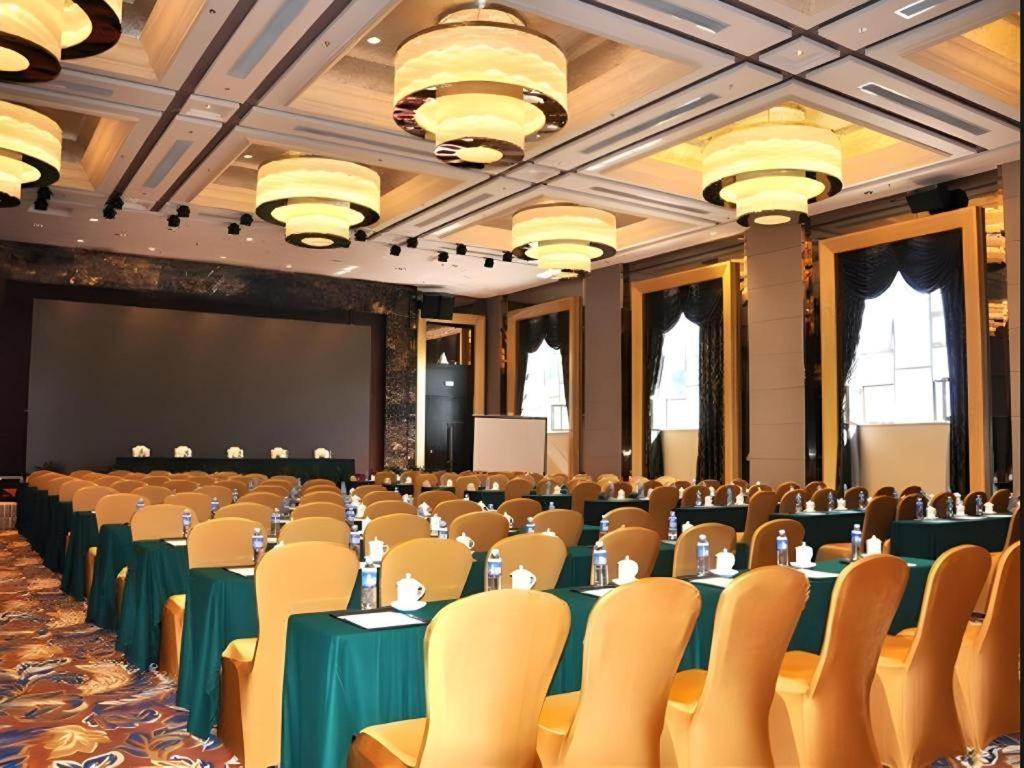 Country Garden Phoenix Hotel שניאנג מראה חיצוני תמונה