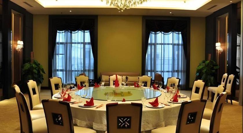 Country Garden Phoenix Hotel שניאנג מראה חיצוני תמונה